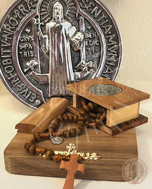 Estuche con rosario "San Benito"