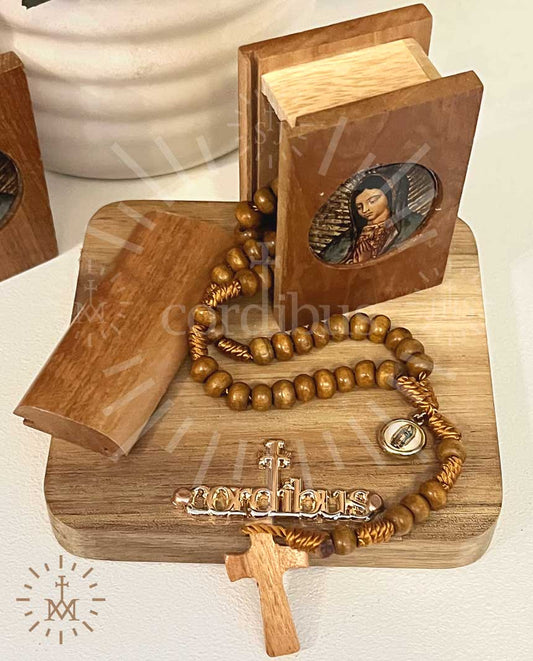 Estuche con rosario "Madre de Guadalupe"