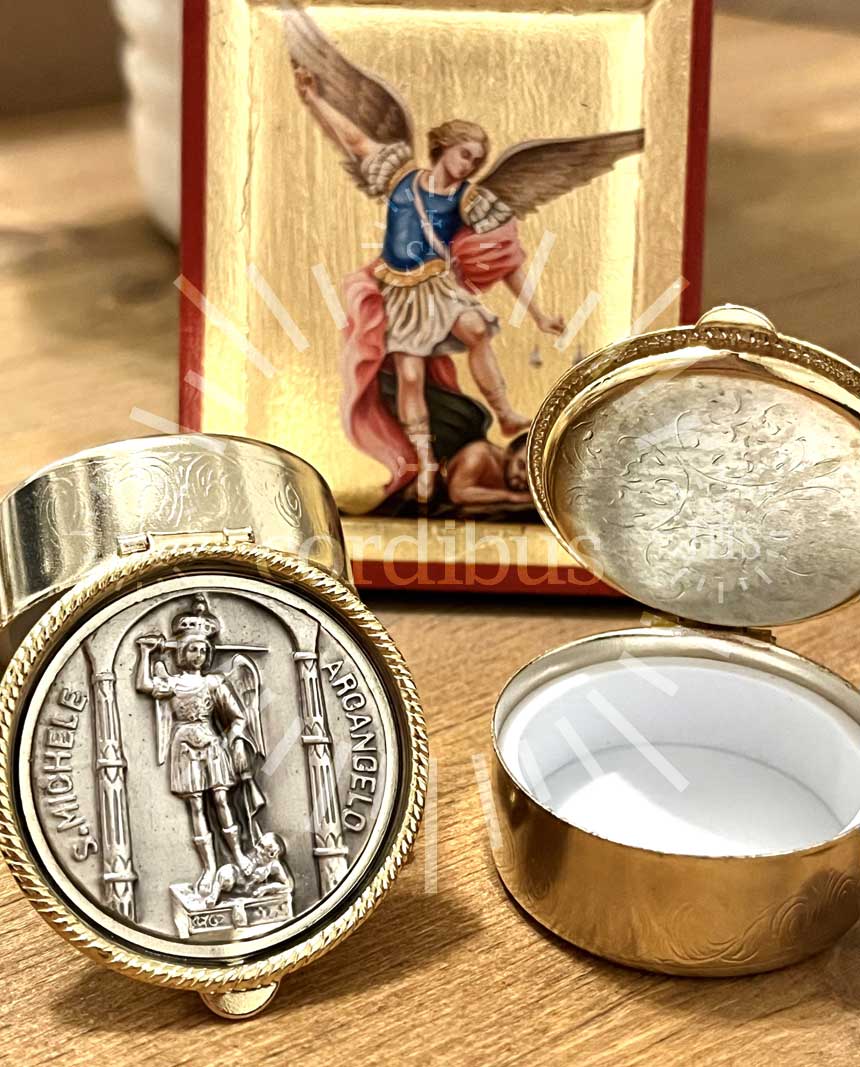 Estuche "San Miguel Arcángel plata y oro"